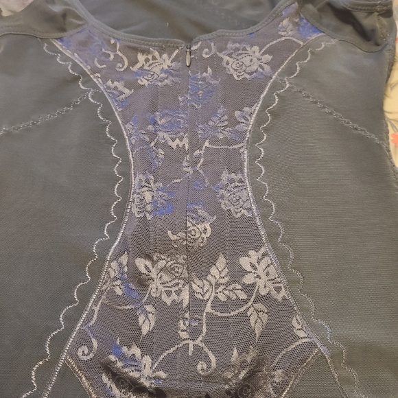 Foundation garment - Picture 2 of 5